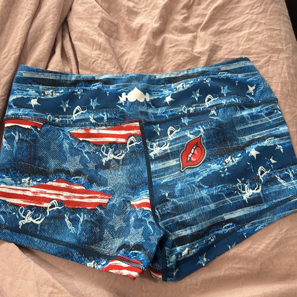 Shorts - Picture 2 of 3